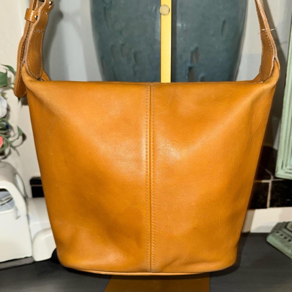 Coach Vintage 1998 Soho Mini Bucket Bag Glove-Tanned Leather - GUC - Picture 4 of 16